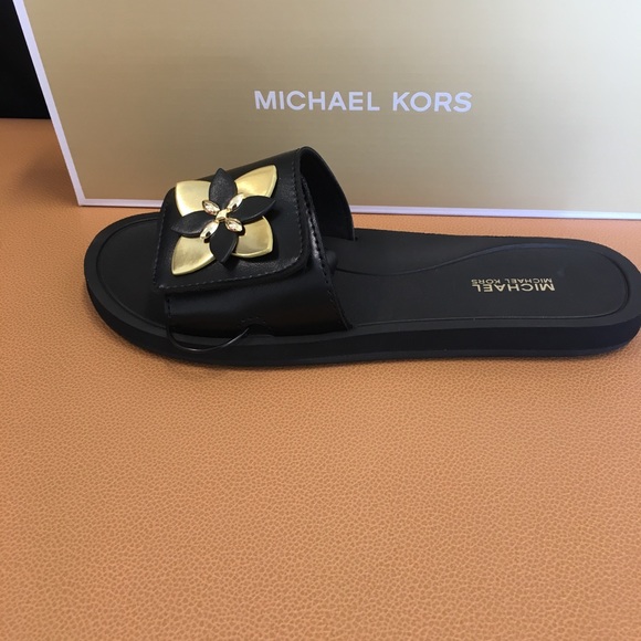 🖤Michael Kors Gold 🌺 Flip Flops 🖤 - Picture 2 of 11